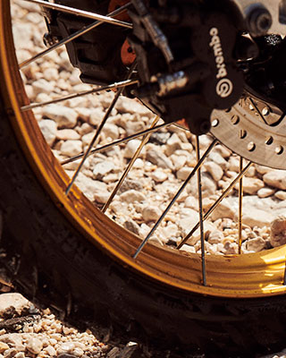 Détail de la roue avant de la nouvelle BMW F 850 GS Adventure
