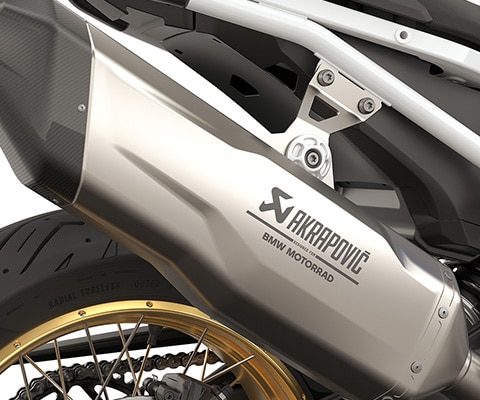 La F 900 GS de BMW Motorrad avec silencieux arrière Akrapovič