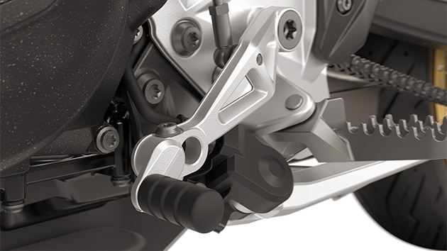 Le levier de frein et la pédale de sélection réglables sont présents de série sur la F 900 GS de BMW Motorrad