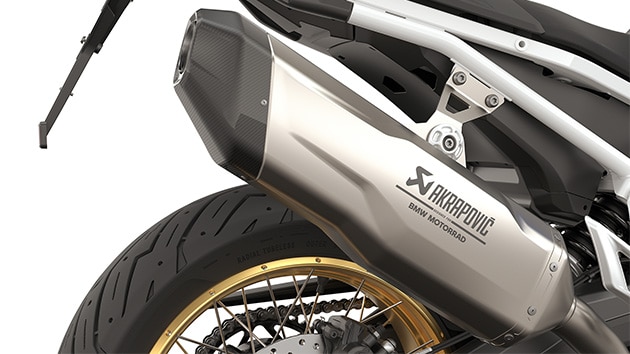 La F 900 GS de BMW Motorrad avec silencieux arrière Akrapovič