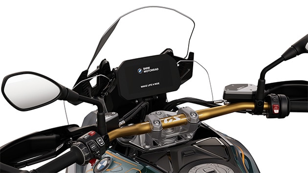 The golden handlebars of the R 1300 GS Option 719 Tramuntana