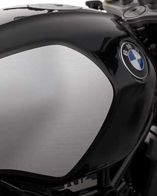 La R 12 nineT de BMW Motorrad fascine avec ses surfaces en aluminium brossées