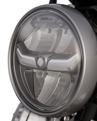 La R 12 de BMW Motorrad avec phare à LED intégrant l’éclairage diurne