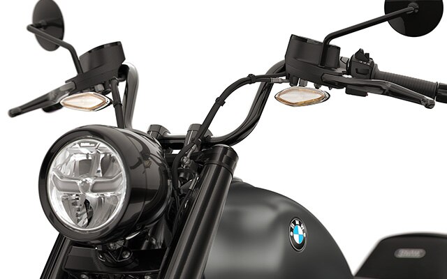 Vue détaillée du guidon Mini-Apehanger de la R 18 Roctane de BMW Motorrad