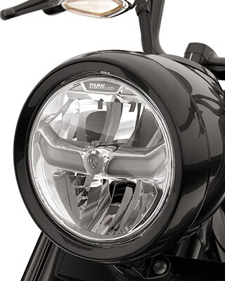 Vue détaillée du projecteur à LED rond de la R 18 Roctane de BMW Motorrad