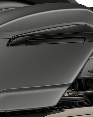 Vue détaillée des valises latérales de la R 18 Roctane de BMW Motorrad