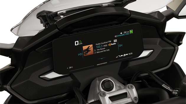 L’écran TFT et les compartiments de la K 1600 B mis en lumière.
